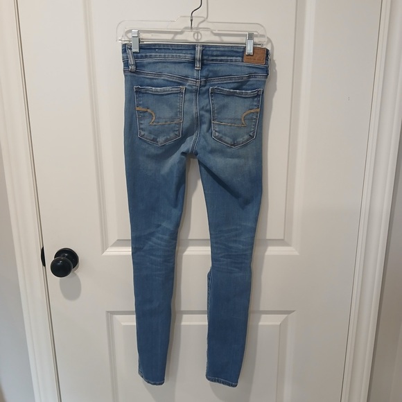 ⭐️ American Eagle Next Level Stretch size 4 skinny jeans. Preowned - Picture 2 of 4